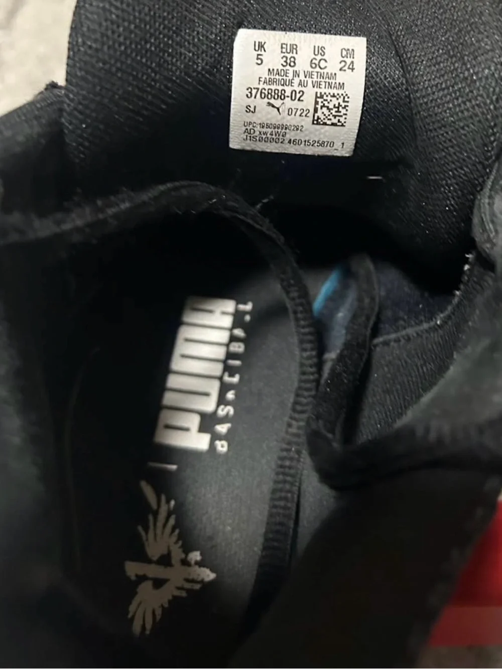 Nike Black Low-Top Athletic Sneakers with Subtle Gray Accents